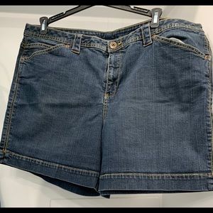 Women Venezia size 22 shorts